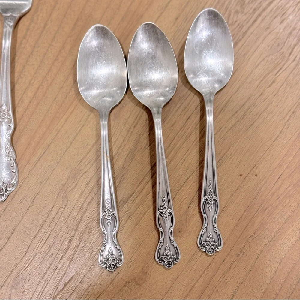 Vtg. 24/ Wm Rogers Mfg Co.  Extra Plate Original Rogers Set Of 24 Long